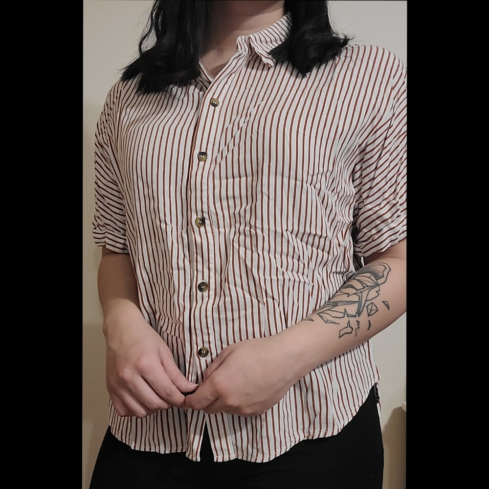 Button up top - Picture 3 of 4